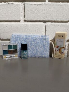 Blue Leopard Faux Fur Cosmetic Pouch &  Beauty Bundle. NWOT